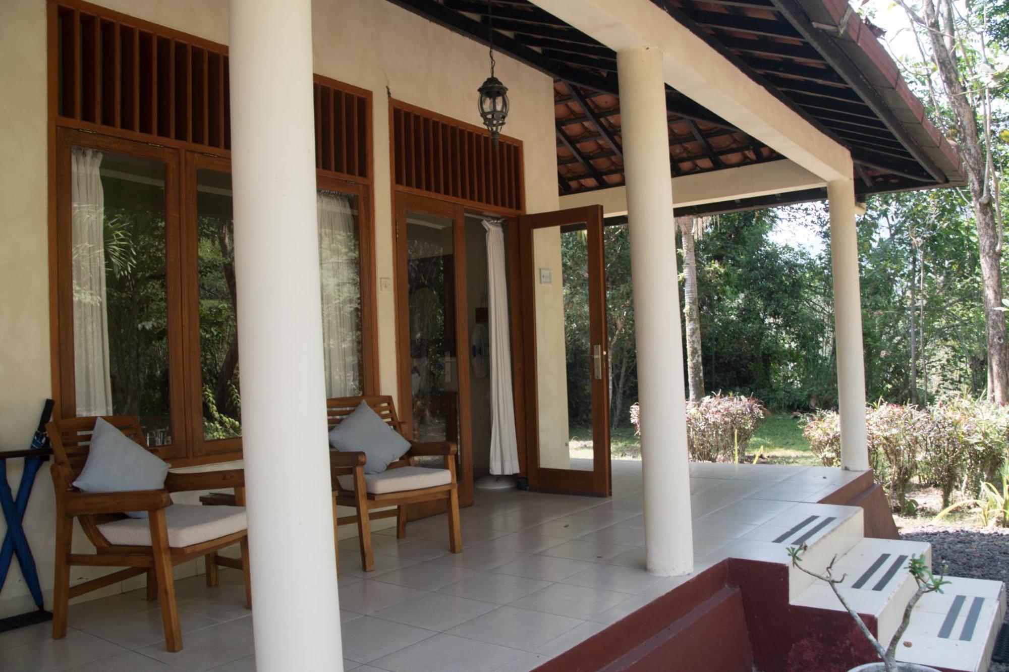 Guesthouse Rumah Senang Kalibaru Exteriér fotografie