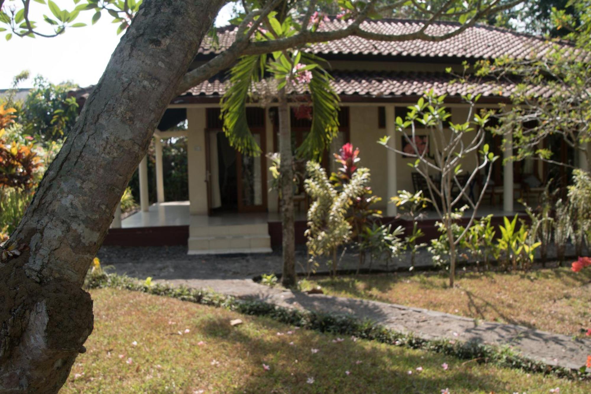 Guesthouse Rumah Senang Kalibaru Exteriér fotografie