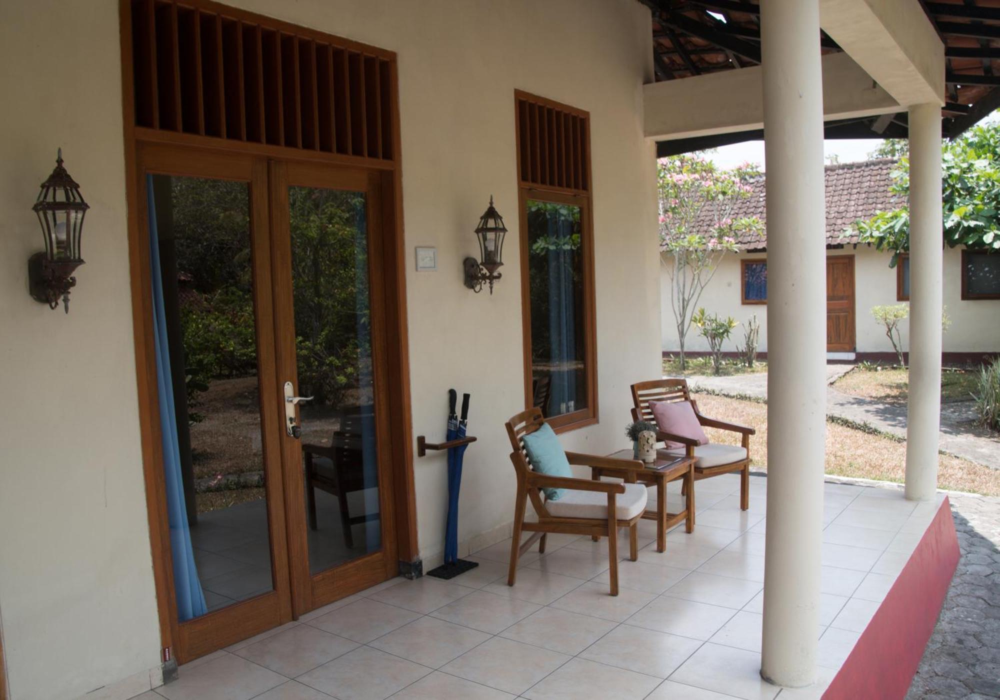 Guesthouse Rumah Senang Kalibaru Exteriér fotografie