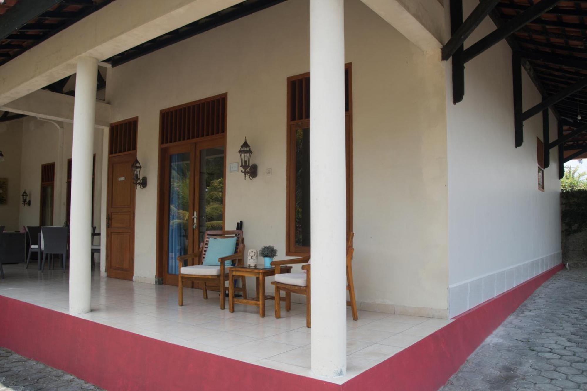 Guesthouse Rumah Senang Kalibaru Exteriér fotografie