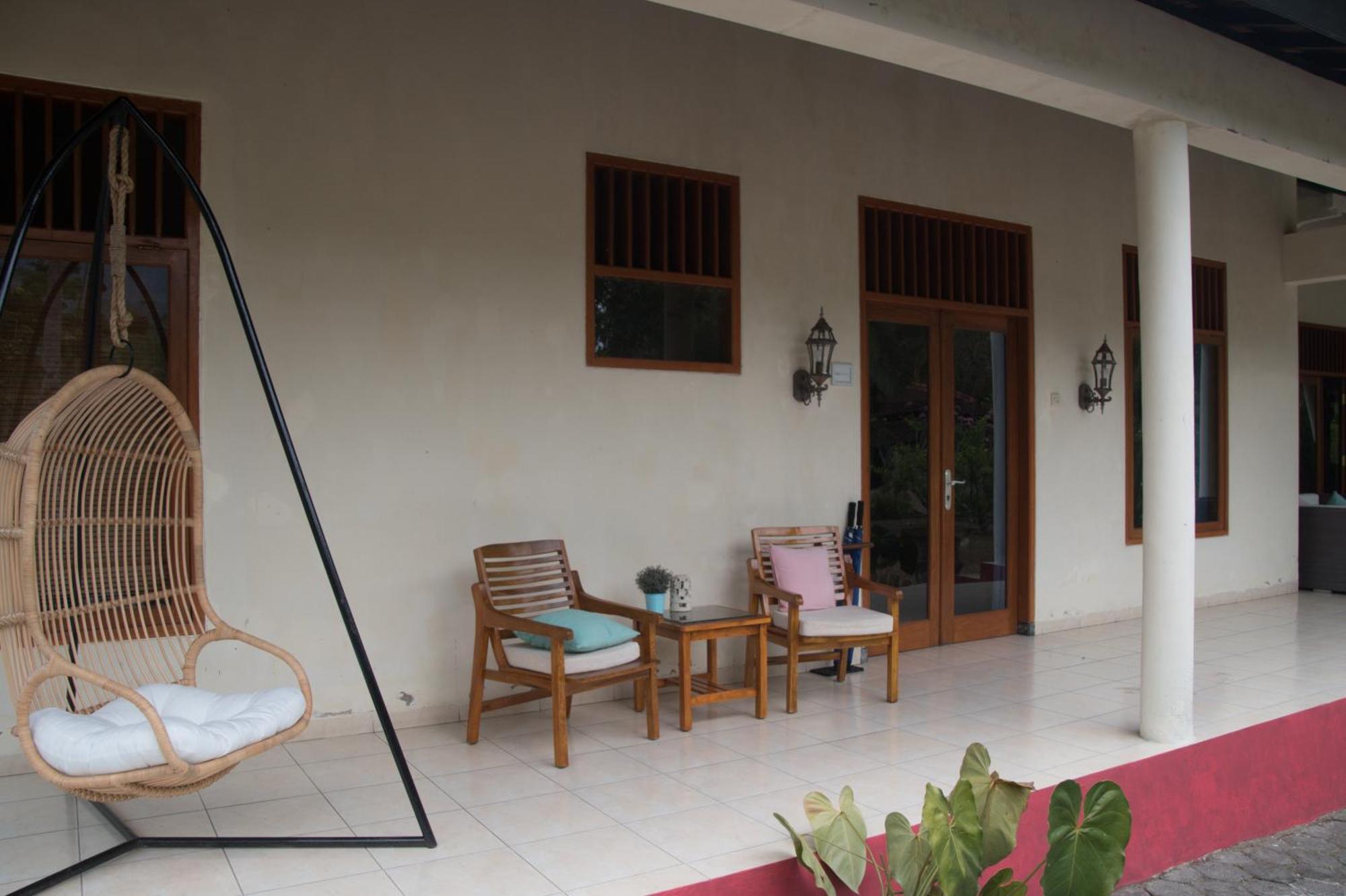 Guesthouse Rumah Senang Kalibaru Exteriér fotografie