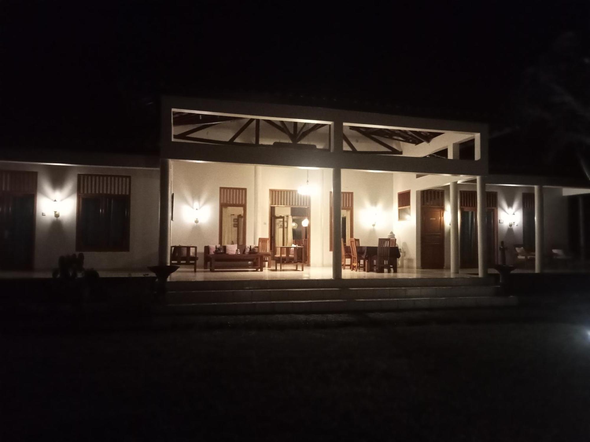 Guesthouse Rumah Senang Kalibaru Exteriér fotografie