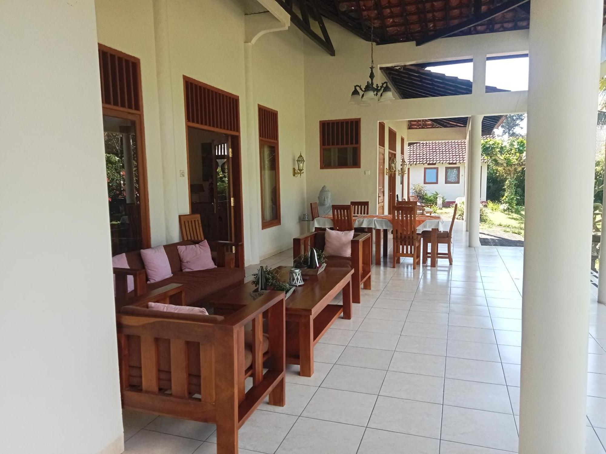 Guesthouse Rumah Senang Kalibaru Exteriér fotografie
