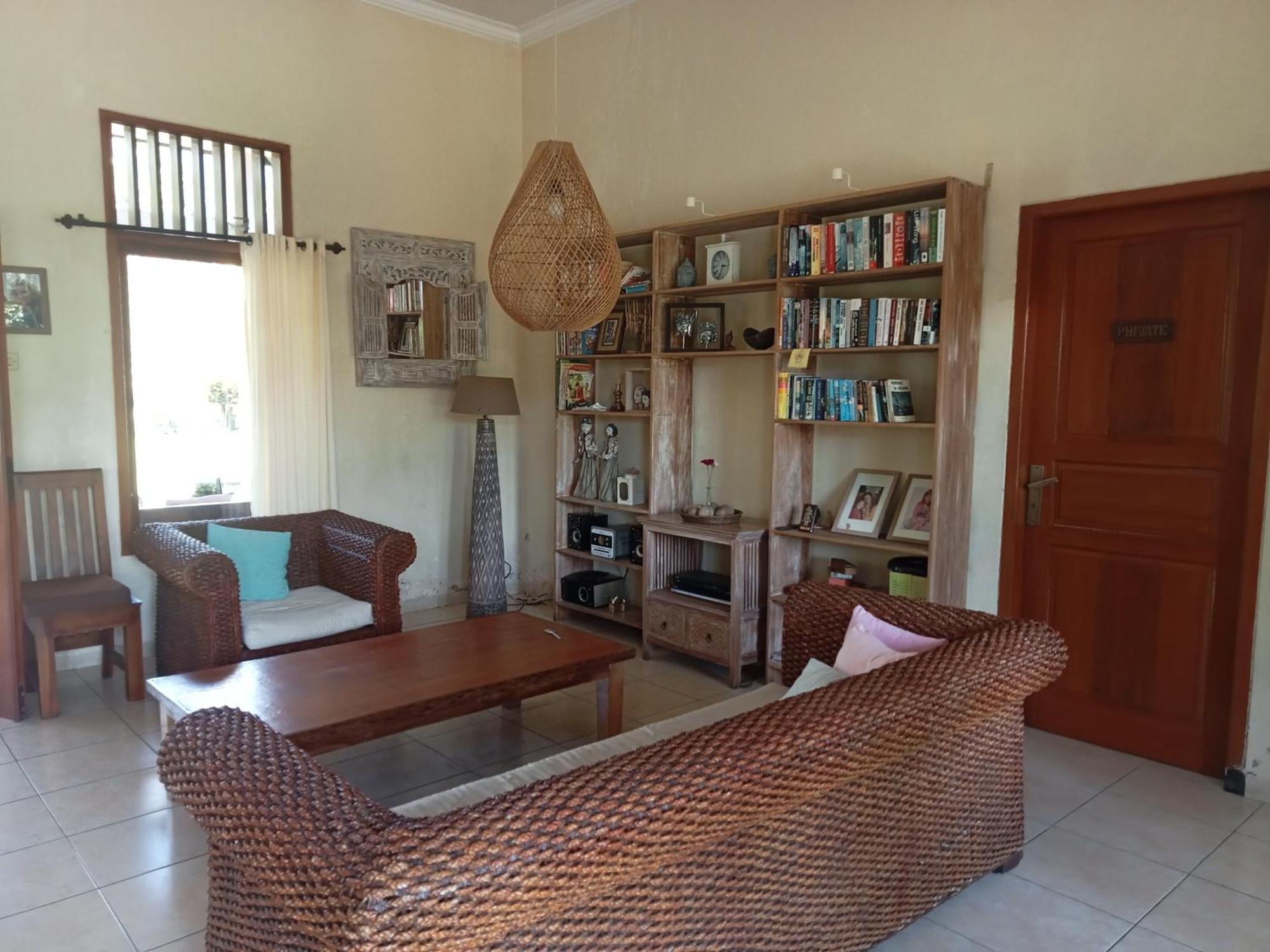 Guesthouse Rumah Senang Kalibaru Exteriér fotografie