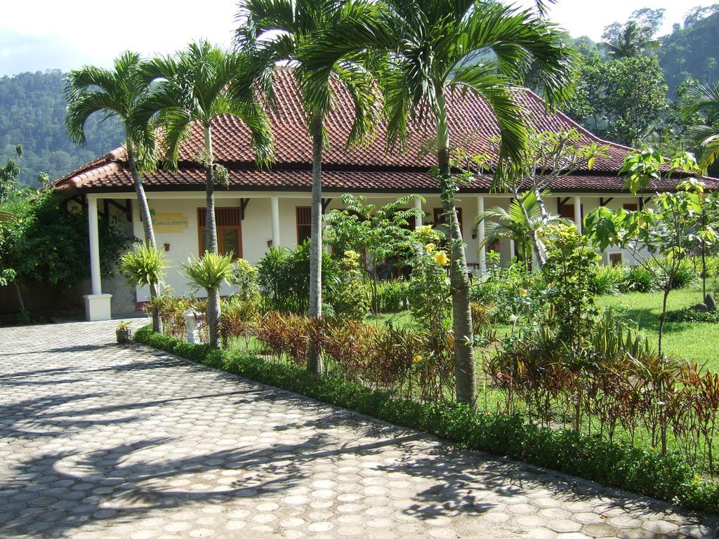 Guesthouse Rumah Senang Kalibaru Exteriér fotografie