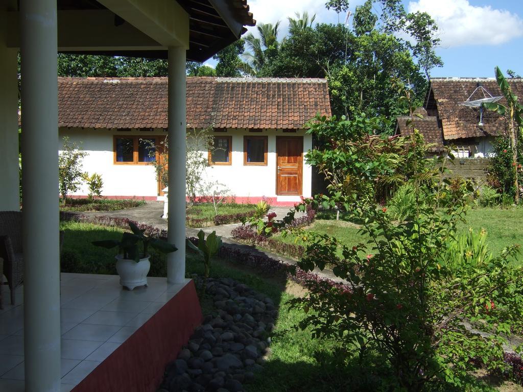 Guesthouse Rumah Senang Kalibaru Exteriér fotografie