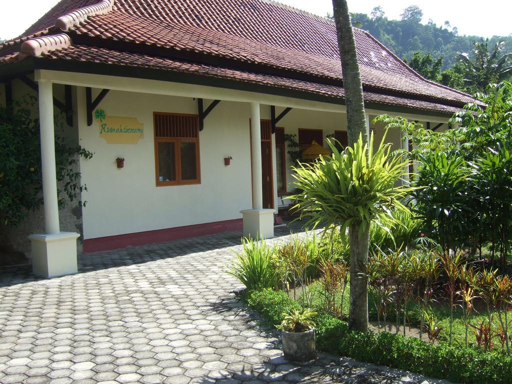 Guesthouse Rumah Senang Kalibaru Exteriér fotografie