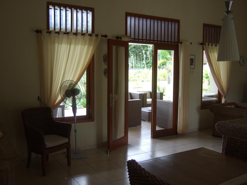 Guesthouse Rumah Senang Kalibaru Exteriér fotografie