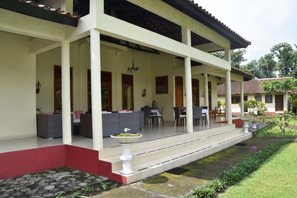 Guesthouse Rumah Senang Kalibaru Exteriér fotografie