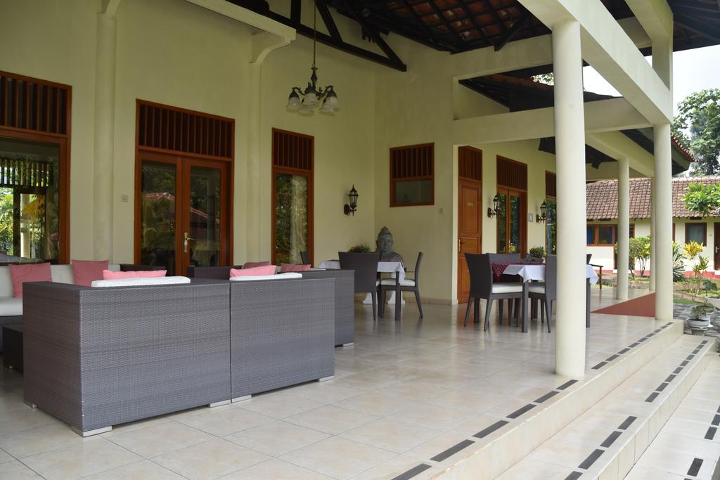 Guesthouse Rumah Senang Kalibaru Exteriér fotografie