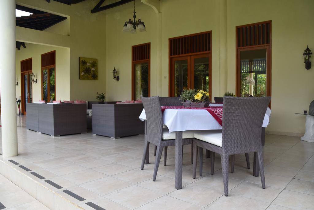 Guesthouse Rumah Senang Kalibaru Exteriér fotografie