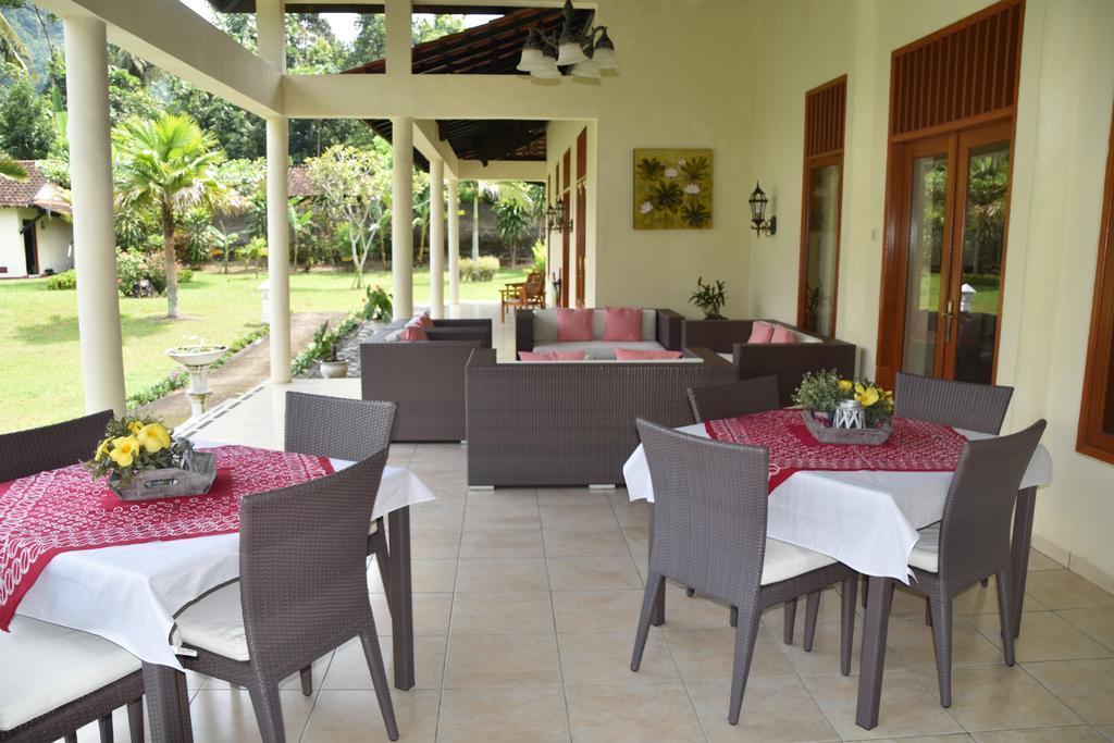 Guesthouse Rumah Senang Kalibaru Exteriér fotografie