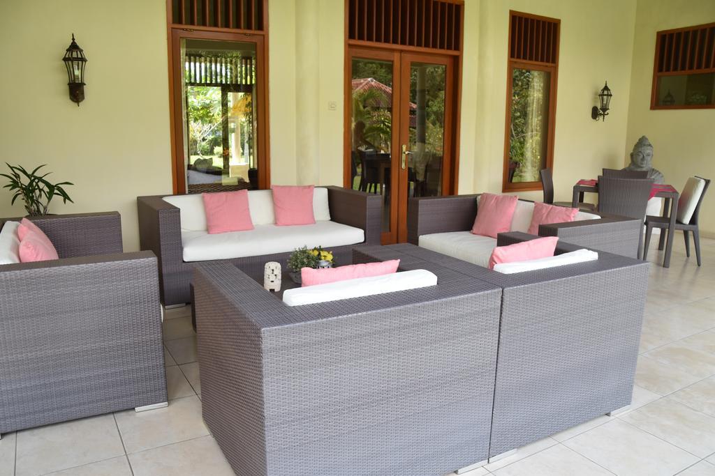 Guesthouse Rumah Senang Kalibaru Exteriér fotografie